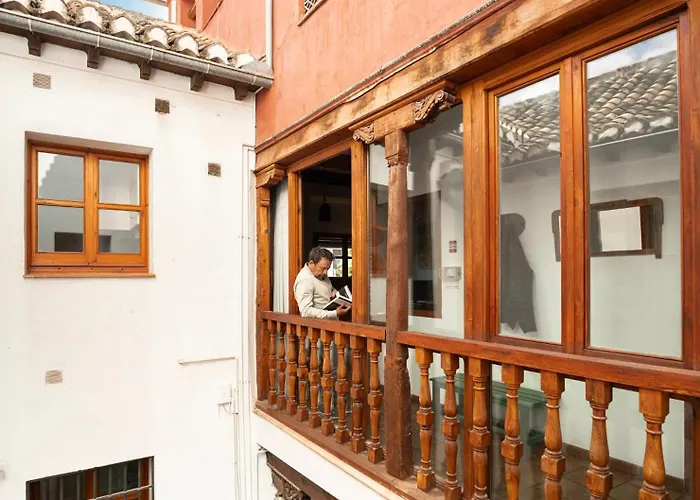 Spacious Sunny And Quiet Albayzin Apartment