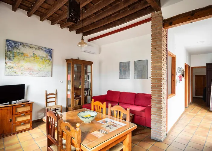 Spacious Sunny And Quiet Albayzin Apartment